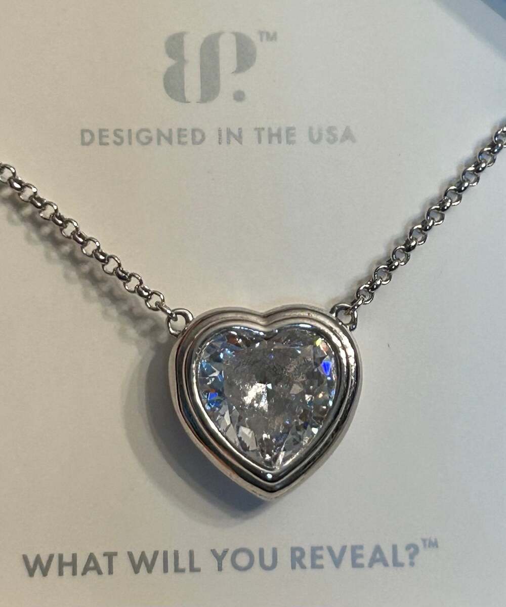 Bomb Party "to tremble in happiness" heart necklace